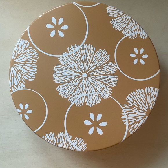 Cute Citrus & Floral Tin - Picture 3 of 6